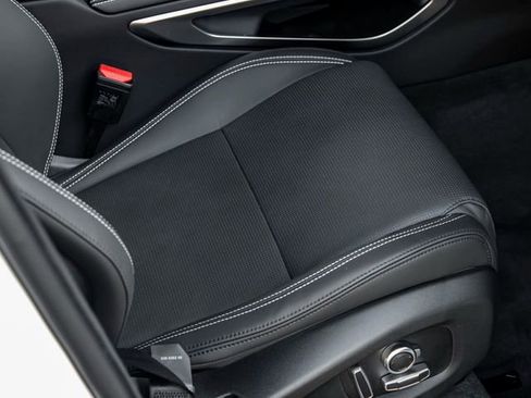 New 2026 Jaguar F-PACE R-Dynamic S image 28