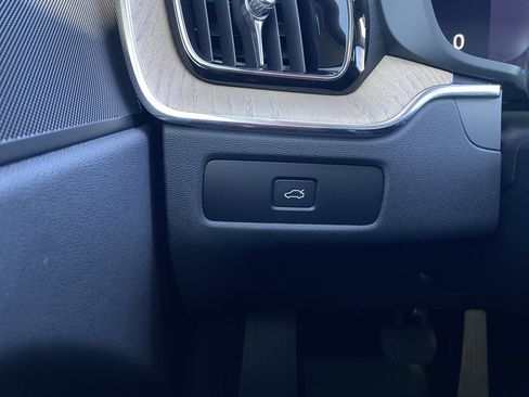 Used 2026 Volvo XC60 B5 Core w/ Protection Package Premier image 13