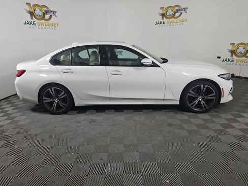 Used 2023 BMW 330i xDrive Sedan w/ Parking Assistance Package AWD/4WD image 4