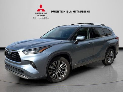 Used 2020 Toyota Highlander Platinum image 1