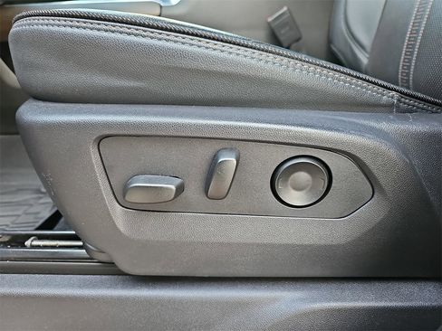 Used 2024 Chevrolet Silverado 1500 High Country w/ Technology Package image 34