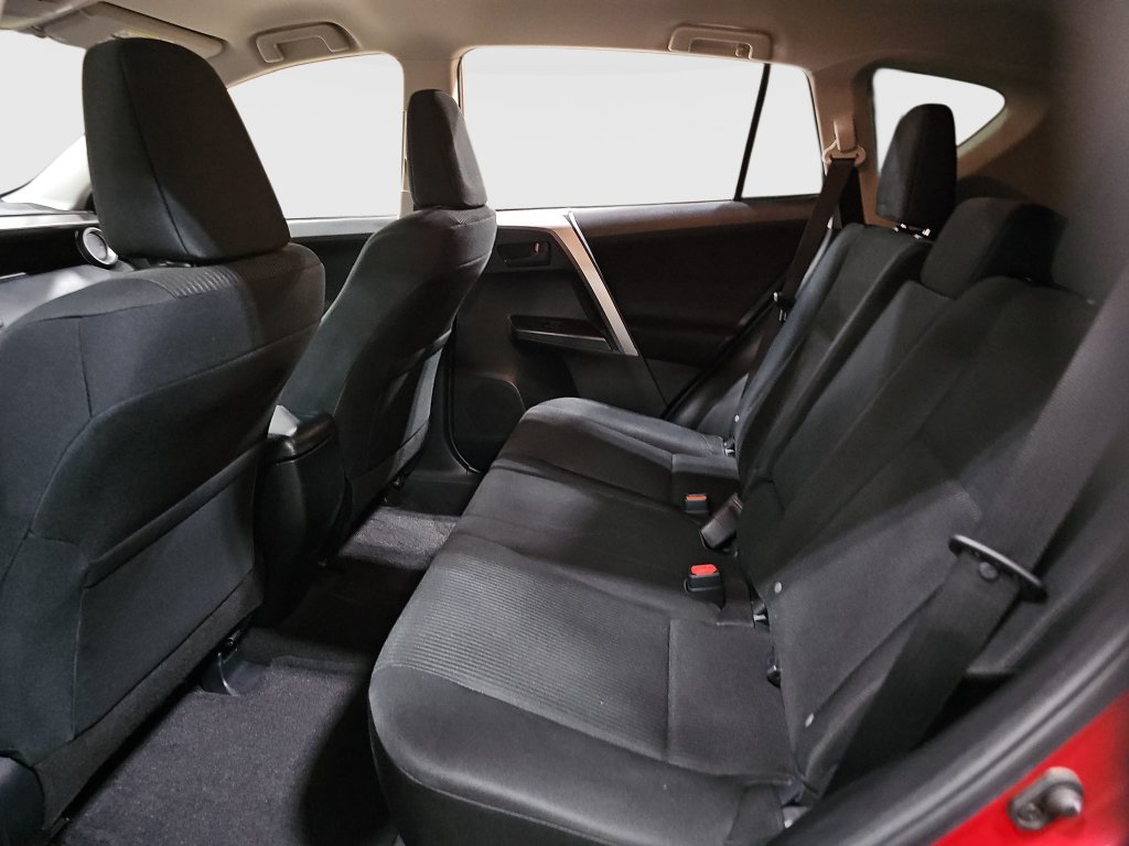 Used 2017 Toyota RAV4 LE w/ Preferred Accessory Package FWD image 19