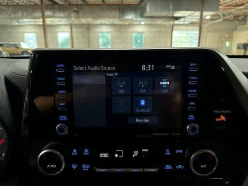 Used 2022 Toyota Highlander LE AWD/4WD image 21