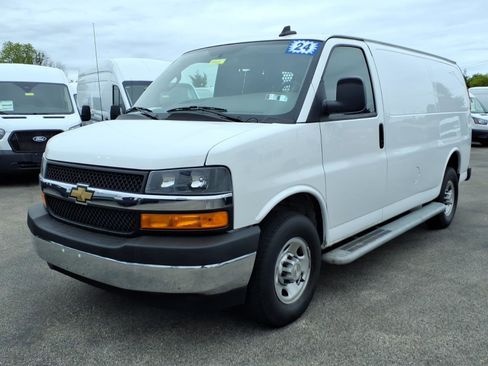 Used 2024 Chevrolet Express 2500 w/ Driver Convenience Package RWD image 7