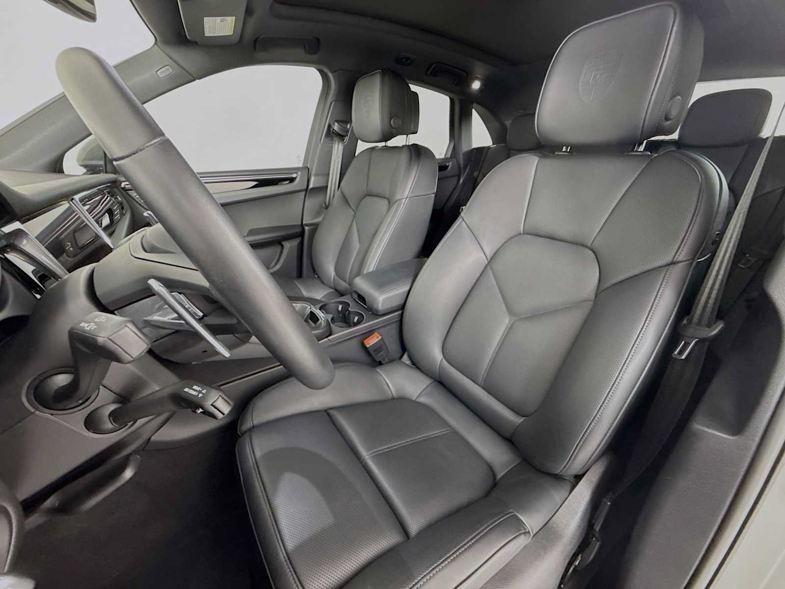 Certified 2026 Porsche Macan AWD/4WD image 5