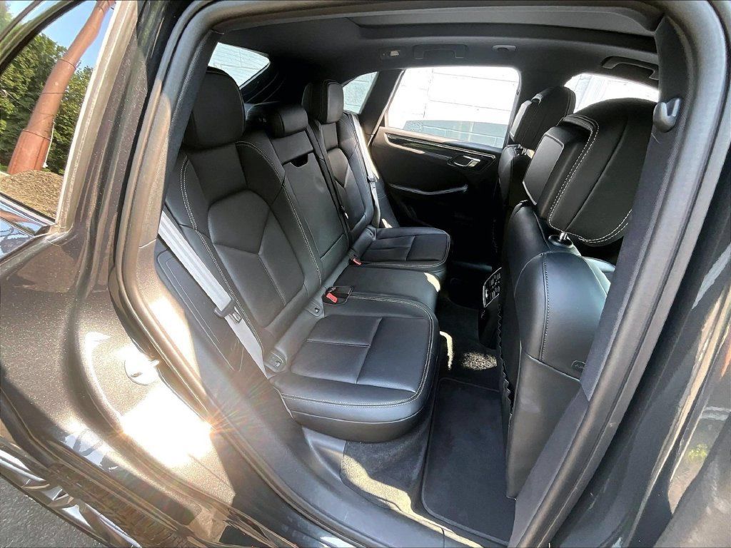 Certified 2023 Porsche Macan Turbo AWD/4WD image 21