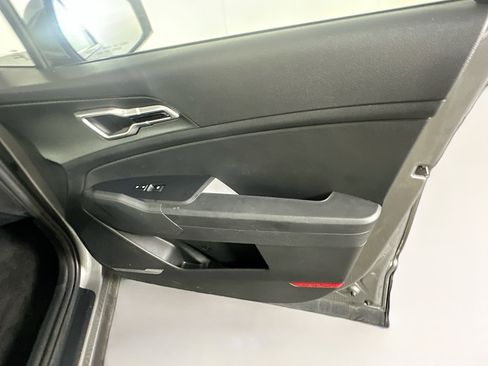 Used 2025 Kia Sportage LX FWD image 30