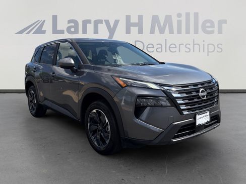 Used 2025 Nissan Rogue SV AWD/4WD image 7