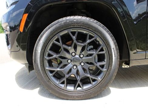 Used 2025 Jeep Grand Cherokee Summit w/ Advanced Protech Group IV AWD/4WD image 11