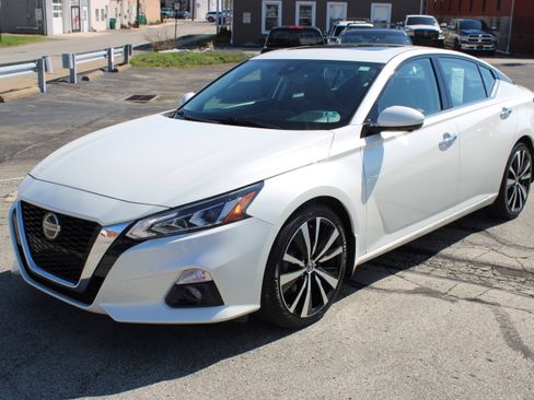 Used 2019 Nissan Altima 2.5 Platinum image 1
