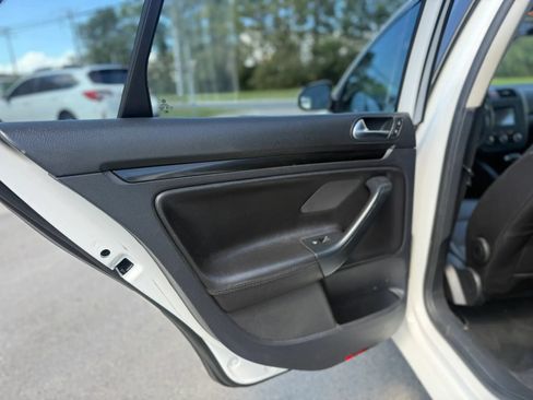 Used 2010 Volkswagen Jetta SE FWD image 13