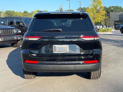 New 2025 Jeep Grand Cherokee Altitude image 33