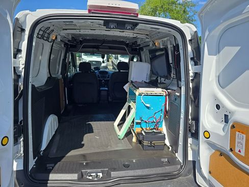 Used 2018 Ford Transit Connect XLT image 7