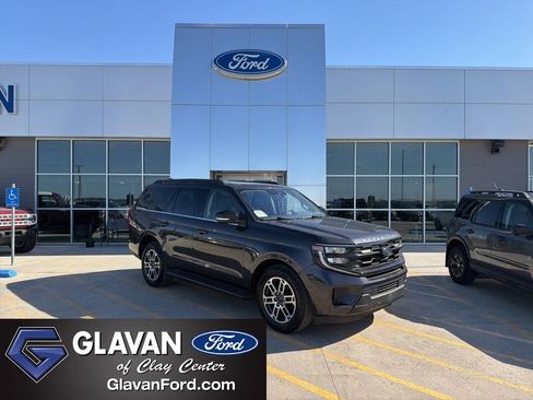 Used 2025 Ford Expedition Active AWD/4WD image 1