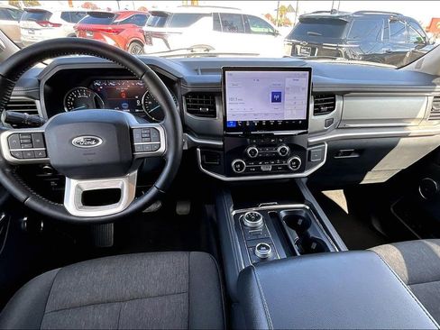 Used 2024 Ford Expedition XLT image 18