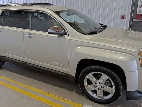 Used 2013 GMC Terrain SLT FWD image 2