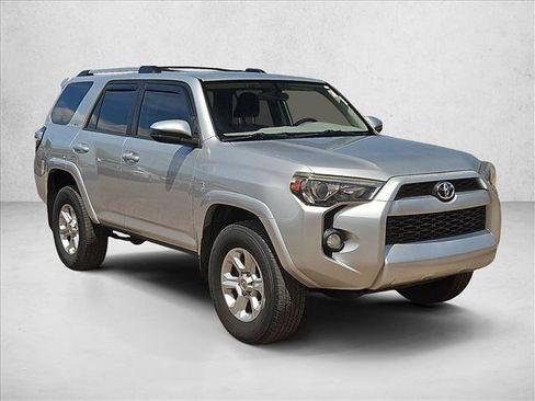 Used 2019 Toyota 4Runner SR5 AWD/4WD image 3