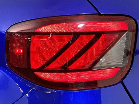 Used 2023 Hyundai Venue Limited image 24