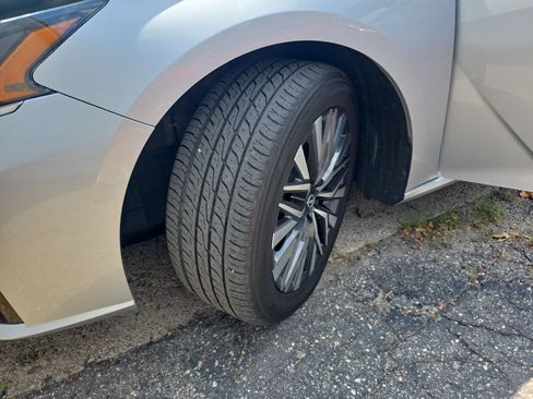 Used 2024 Nissan Altima 2.5 SV FWD image 29