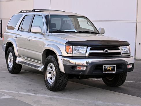 Used 2000 Toyota 4Runner SR5 AWD/4WD image 10
