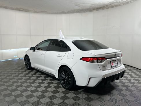 Certified 2026 Toyota Corolla SE FWD image 5