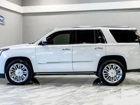 Used 2020 Cadillac Escalade Platinum RWD image 17