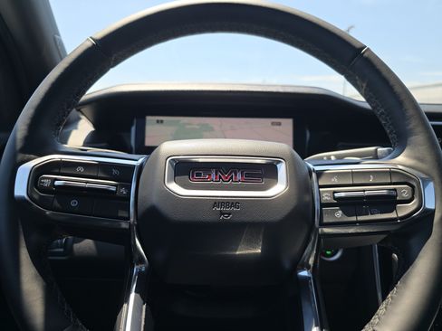 Used 2025 GMC Acadia Elevation w/ Elevation Premium Package AWD/4WD image 24