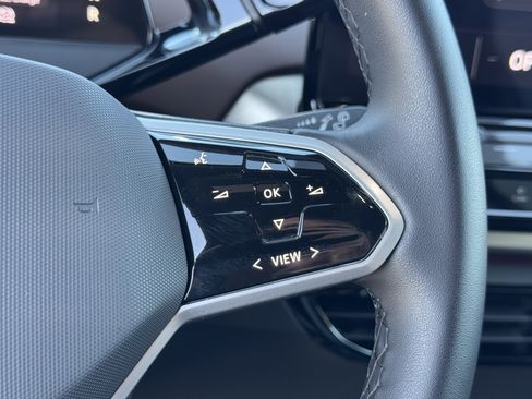 Used 2023 Volkswagen ID.4 Pro image 21