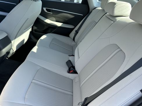 Used 2025 Hyundai Sonata SEL FWD image 12