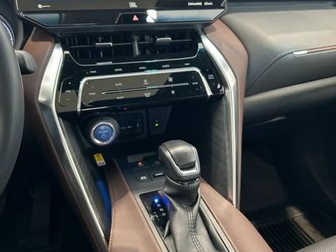Used 2022 Toyota Venza Limited w/ Advanced Technology Package AWD/4WD image 13