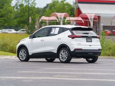 Used 2027 Chevrolet Bolt LT w/ Comfort Package FWD image 3