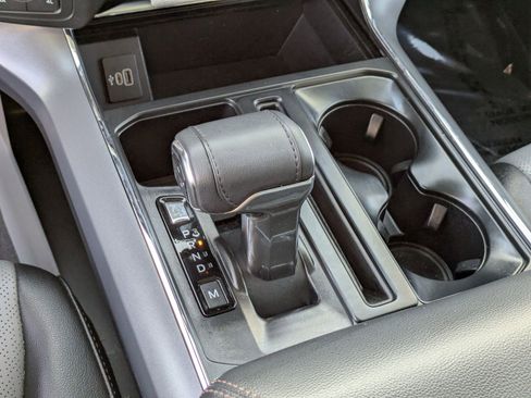 Used 2025 Ford F150 Lariat w/ Equipment Group 501A Mid image 26