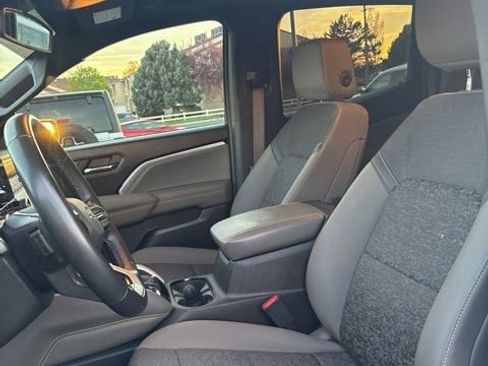 Used 2024 Chevrolet Colorado ZR2 w/ Technology Package image 14