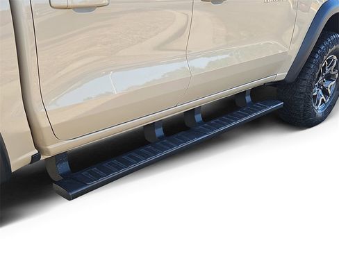 Used 2024 Chevrolet Colorado ZR2 w/ Technology Package image 18