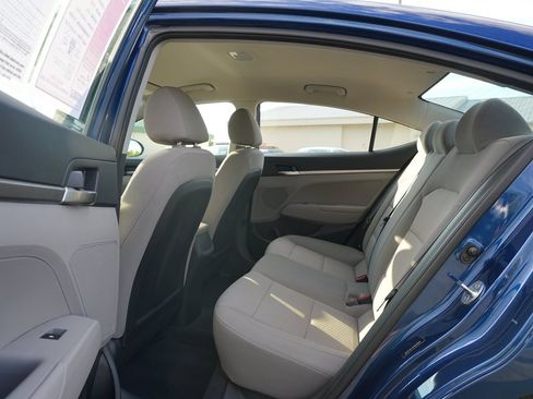 Used 2020 Hyundai Elantra SE FWD image 17