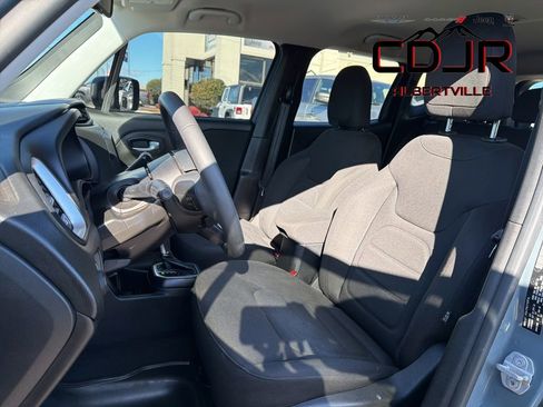 Used 2018 Jeep Renegade Latitude w/ Popular Equipment Group image 27