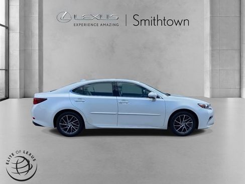 Used 2017 Lexus ES 350 w/ Navigation System Package FWD image 4