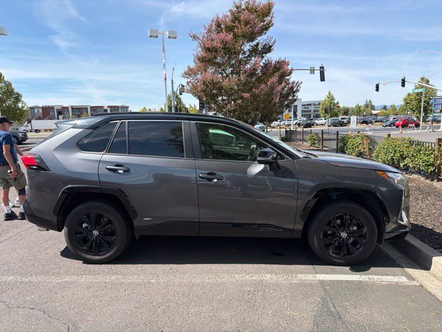 Used 2023 Toyota RAV4 XSE AWD/4WD image 2