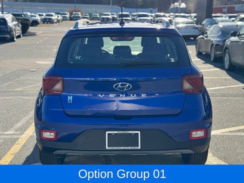 Used 2023 Hyundai Venue Limited image 5