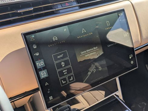 New 2026 Land Rover Range Rover Long Wheelbase SE image 18