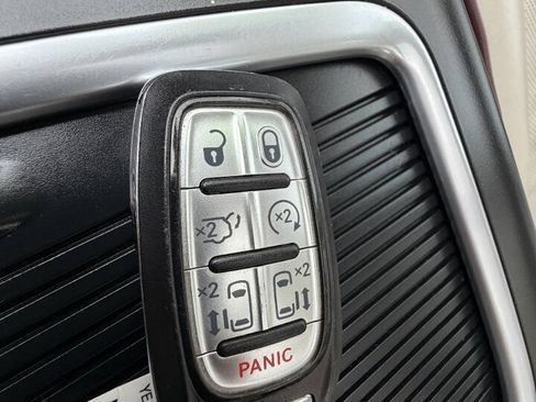 Used 2020 Chrysler Pacifica Limited FWD image 26