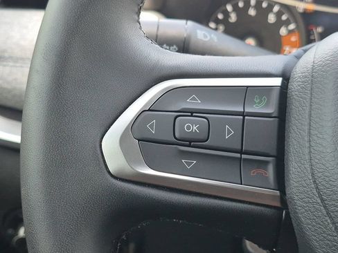 Used 2025 Jeep Compass Latitude AWD/4WD image 24