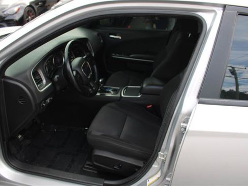 Used 2020 Dodge Charger SXT RWD image 8