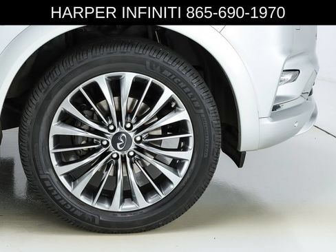 Used 2018 INFINITI QX80 4WD w/ Deluxe Technology Package image 15