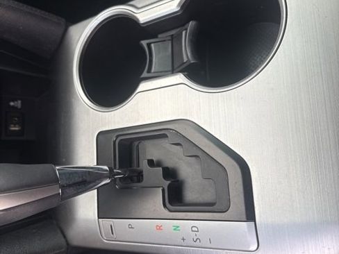 Used 2014 Toyota Camry SE image 29