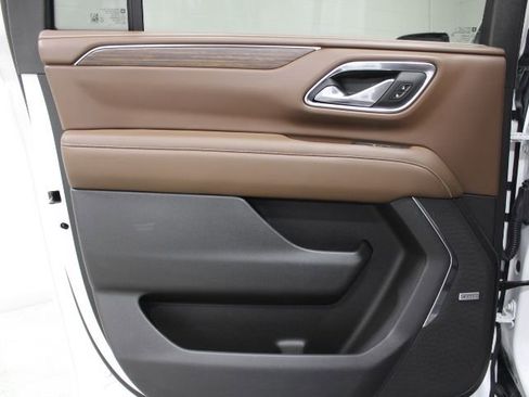 Used 2023 Chevrolet Suburban High Country image 23