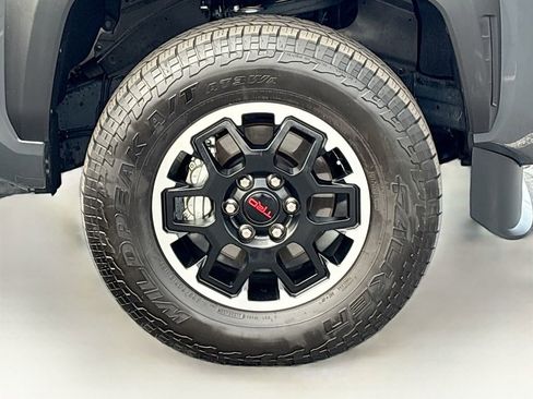 Used 2025 Toyota Tacoma TRD Off-Road AWD/4WD image 31