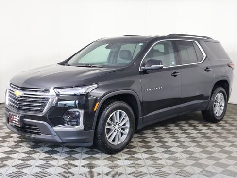 Used 2023 Chevrolet Traverse LT w/ Rear Camera Mirror Package AWD/4WD image 9