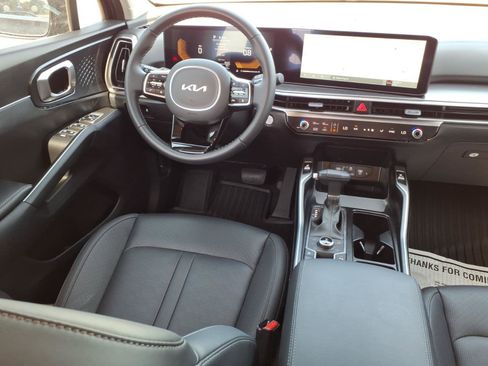 Used 2025 Kia Sorento S AWD/4WD image 4