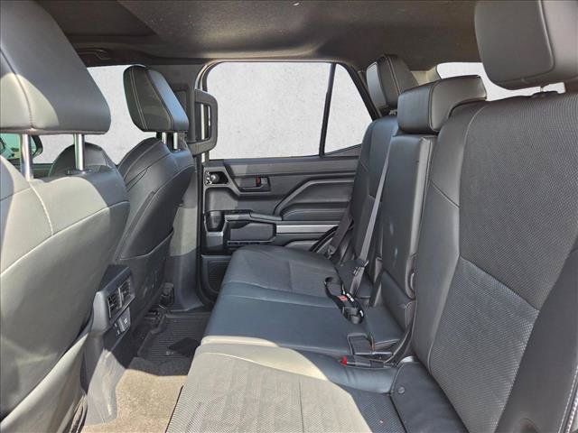Used 2025 Toyota 4Runner TRD Off-Road Premium AWD/4WD image 15